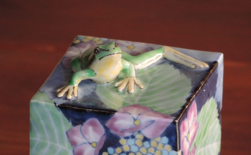 藤吉憲典、カエルと紫陽花の陶箱