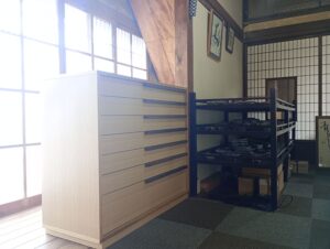 陶片ミュージアムの第一歩となる資料展示棚