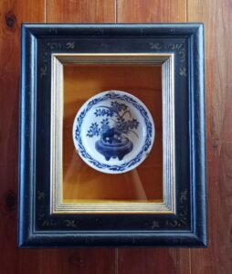 染付絵皿額装　藤吉憲典